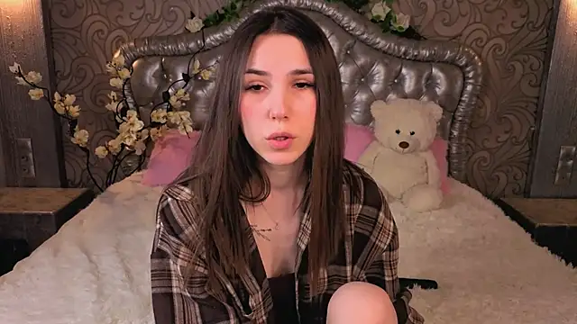 Snapshot of -CindyLou chatting on 02-13-26, 05:40 -CindyLou online show from 02-13-26, 05:40