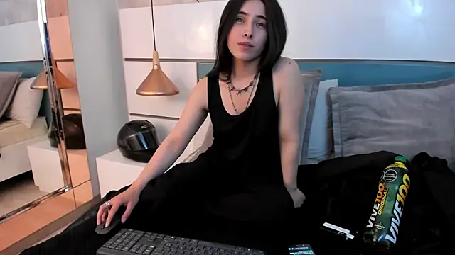 Snapshot of Ashkoreh chatting on 06-17-26, 08:19 Ashkoreh online show from 06-17-26, 08:19