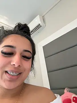 LilMisIndianx online show from 02-11-26, 10:37