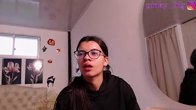 pinky f00x online show from 10-24-25, 07:13