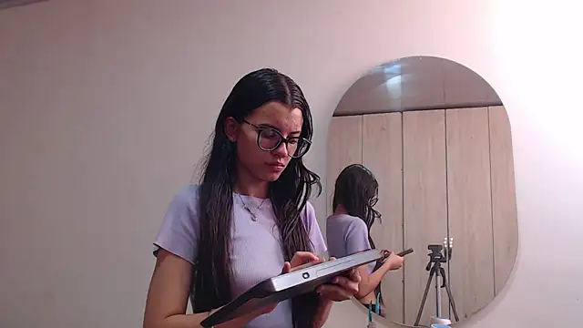 Snapshot of pinky_f00x chatting on 02-05-26, 08:26 pinky f00x online show from 02-05-26, 08:26