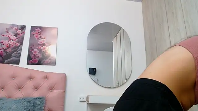 Snapshot of pinky_f00x chatting on 02-13-26, 07:25 pinky f00x online show from 02-13-26, 07:25