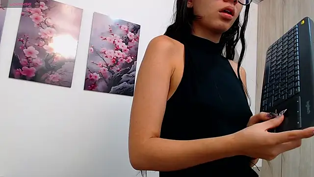 Snapshot of pinky_f00x chatting on 02-21-26, 07:16 pinky f00x online show from 02-21-26, 07:16