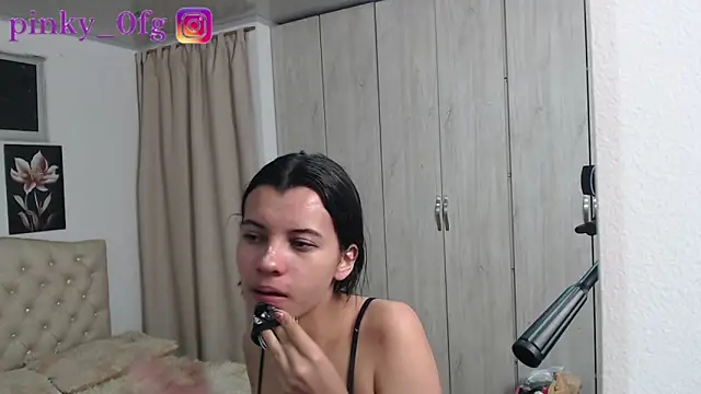 pinky f00x online show from 10-09-25, 12:22