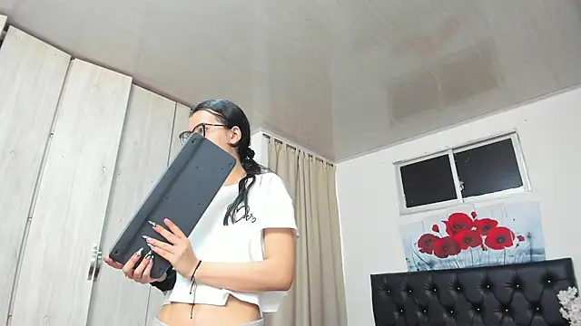 pinky f00x online show from 06-24-26, 07:22