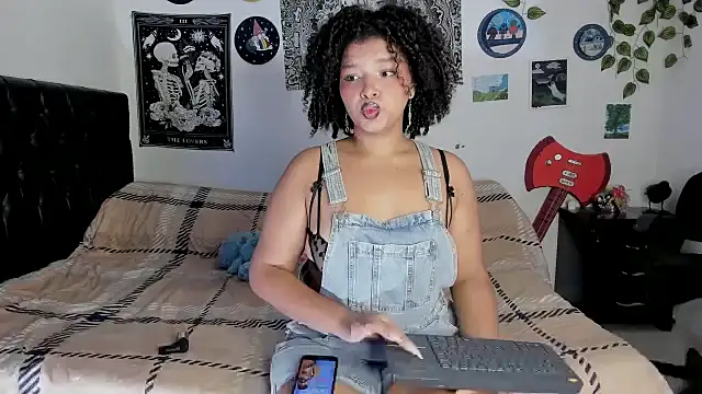 Snapshot of chloe_kisses chatting on 09-14-25, 10:15 chloe kisses online show from 09-14-25, 10:15