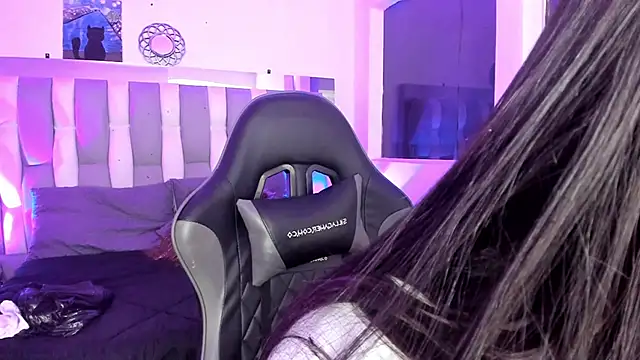 Adaara Rey online show from 10-30-25, 08:17