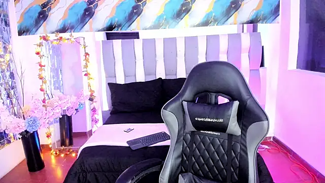 Adaara Rey online show from 12-13-25, 08:04