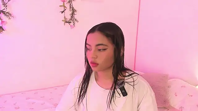 Snapshot of valy_shyness chatting on 10-10-25, 08:09 valy shyness online show from 10-10-25, 08:09