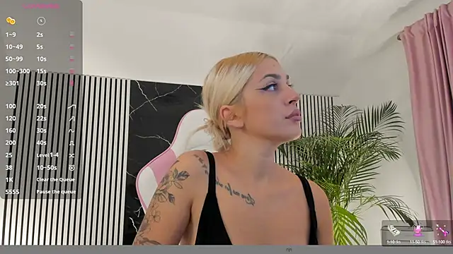 Snapshot of daisyblushh chatting on 10-19-25, 04:32 daisyblushh online show from 10-19-25, 04:32