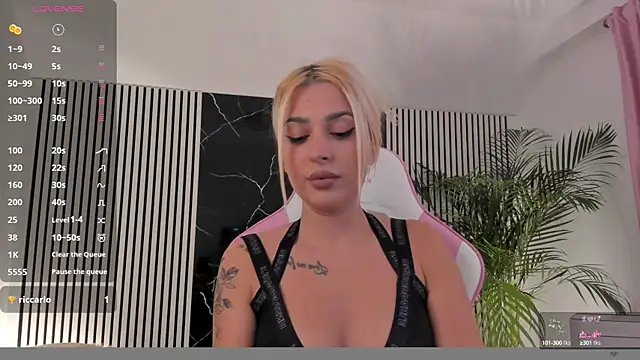 daisyblushh online show from 10-28-25, 07:35