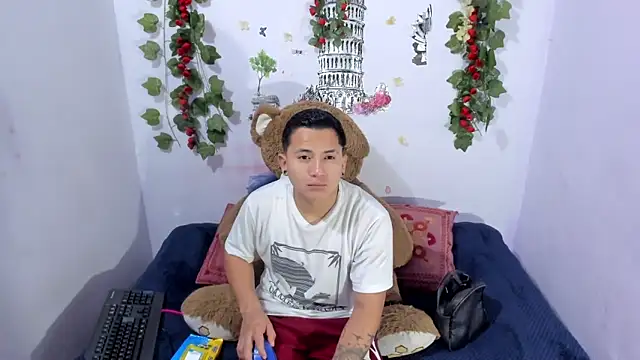 NataliaAndJulliam online show from 10-17-25, 07:11