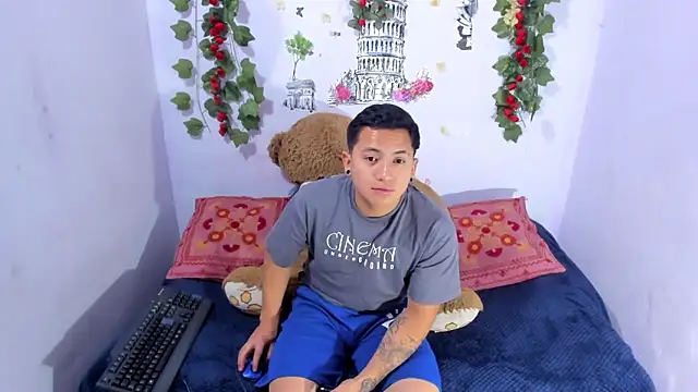 NataliaAndJulliam online show from 10-22-25, 04:34