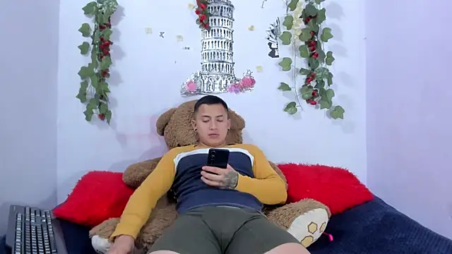 NataliaAndJulliam online show from 03-12-26, 05:02