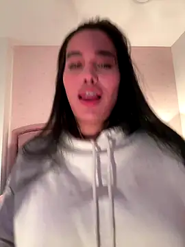 Snapshot of Bella__Wood chatting on 10-12-25, 07:04 Bella  Wood online show from 10-12-25, 07:04