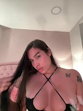 Snapshot of Bella__Wood chatting on 06-24-26, 10:07 Bella Wood online show from 06-24-26, 10:07