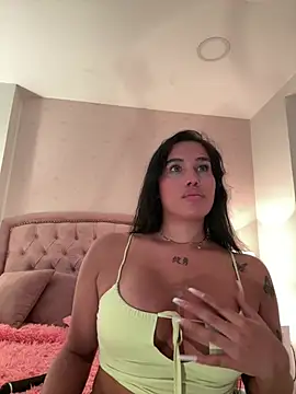 Snapshot of Bella__Wood chatting on 02-27-26, 11:04 Bella Wood online show from 02-27-26, 11:04