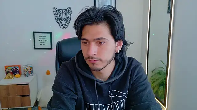 Elian savoy online show from 12-16-25, 01:04