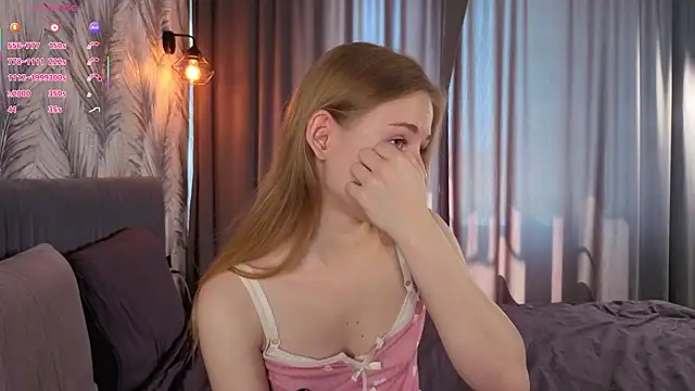 Snapshot of ElvinaRose chatting on 06-18-26, 07:40 ElvinaRose online show from 06-18-26, 07:40