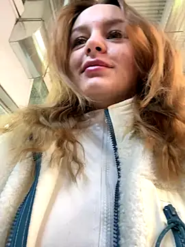 Snapshot of Cum_girlss chatting on 10-10-25, 04:35 Cum girlss online show from 10-10-25, 04:35