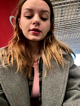 Snapshot of Cum_girlss chatting on 10-12-25, 04:25 Cum girlss online show from 10-12-25, 04:25