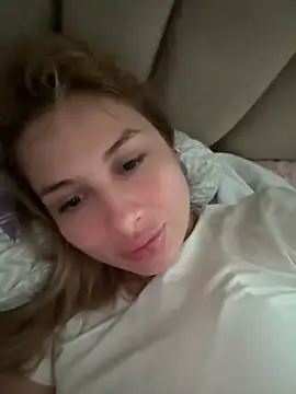Snapshot of naughty_chic chatting on 12-12-24, 06:31 naughty chic online show from 12-12-24, 06:31