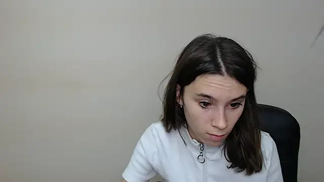 Snapshot of RosaRay_ chatting on 09-11-25, 06:35 RosaRay online show from 09-11-25, 06:35