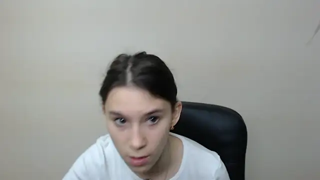 Snapshot of RosaRay_ chatting on 09-19-25, 06:50 RosaRay online show from 09-19-25, 06:50