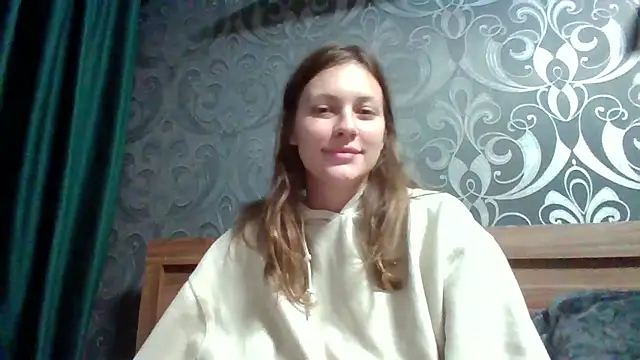Snapshot of Baby_Mon chatting on 10-28-25, 04:35 Baby Mon online show from 10-28-25, 04:35