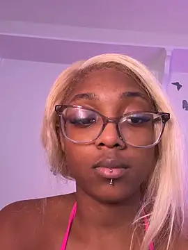 Snapshot of Moxhavix chatting on 11-13-25, 07:01 Moxhavix online show from 11-13-25, 07:01