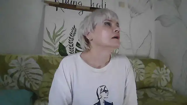 Catty Lady online show from 11-16-25, 06:12