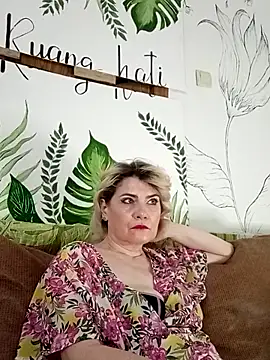 Catty Lady online show from 05-25-26, 07:12