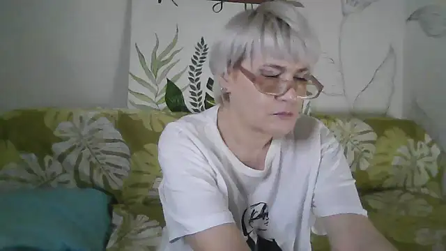 Catty Lady online show from 11-13-25, 08:24