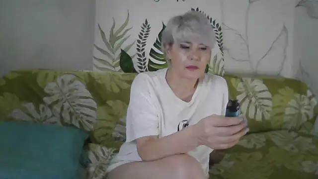 Catty Lady online show from 11-22-25, 06:07