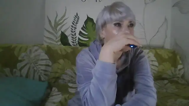 Catty Lady online show from 01-15-26, 06:00