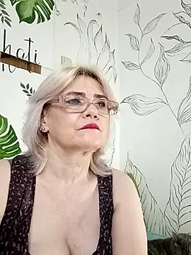 Snapshot of Catty_Lady chatting on 07-17-26, 07:55 Catty Lady online show from 07-17-26, 07:55