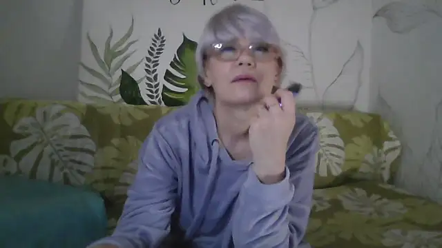 Catty Lady online show from 12-17-25, 06:35