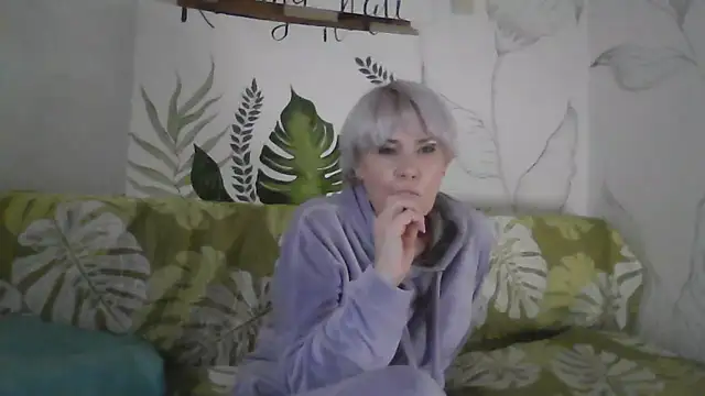 Catty Lady online show from 12-18-25, 06:34