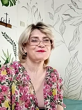 Catty Lady online show from 05-26-26, 07:12