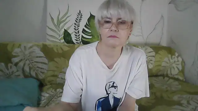 Catty Lady online show from 11-15-25, 04:55