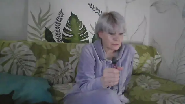 Catty Lady online show from 12-19-25, 06:10