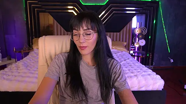 EviLune online show from 11-17-25, 08:24