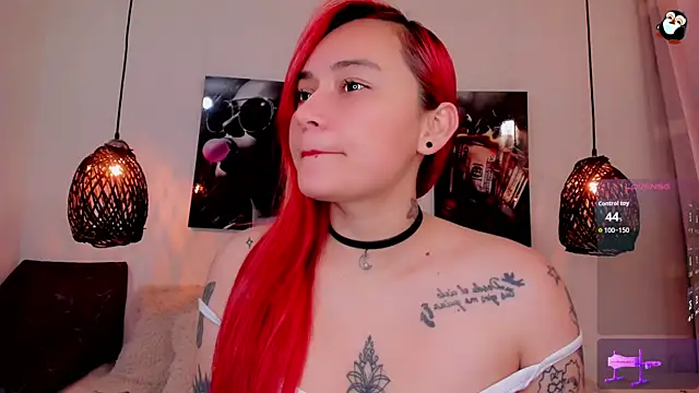 Snapshot of luna_lobooo chatting on 10-22-25, 05:12 luna lobooo online show from 10-22-25, 05:12