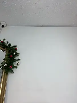 Snapshot of OneInAMillionXXX chatting on 12-20-25, 10:45 OneInAMillionXXX online show from 12-20-25, 10:45