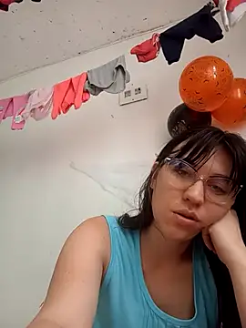 lareinalareinadelanal online show from 10-26-25, 01:44