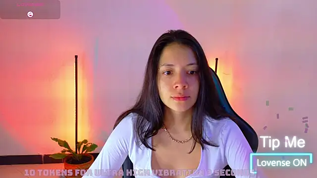 Snapshot of Sarasavage chatting on 06-17-26, 11:53 Sarasavage online show from 06-17-26, 11:53