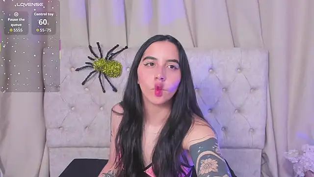 Snapshot of kaylee_lee chatting on 10-17-25, 08:43 kaylee lee online show from 10-17-25, 08:43