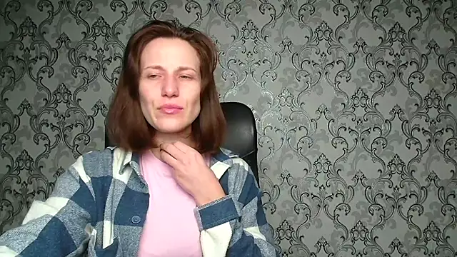 Kelly Kisss online show from 12-20-25, 06:33