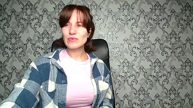 Kelly Kisss online show from 11-24-25, 06:02