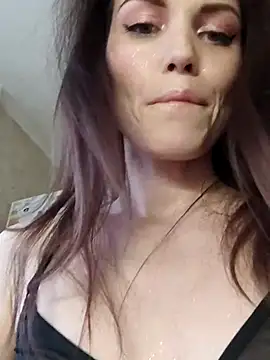 Snapshot of Angie_meow chatting on 11-14-25, 10:08 Angie meow online show from 11-14-25, 10:08